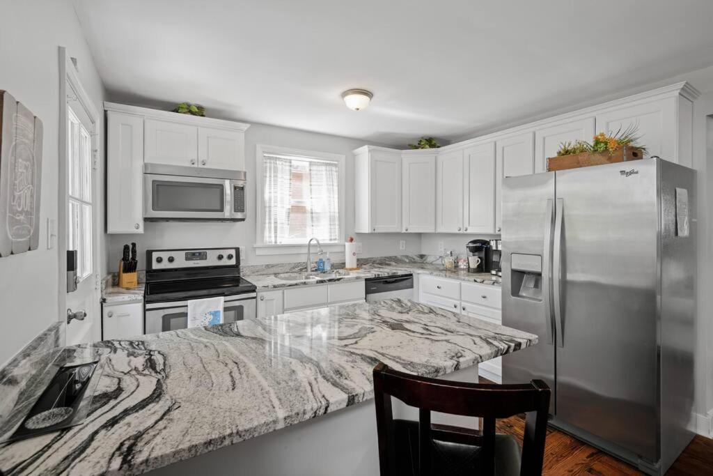 Private House + Yard Central Location To All Rva 리치먼드 외부 사진
