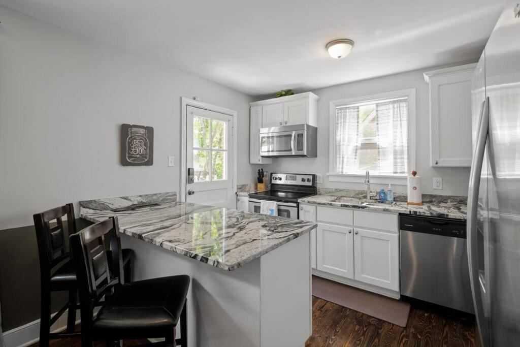Private House + Yard Central Location To All Rva 리치먼드 외부 사진