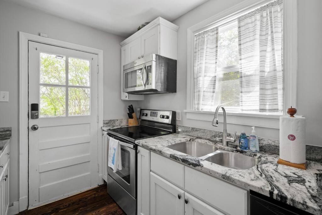 Private House + Yard Central Location To All Rva 리치먼드 외부 사진