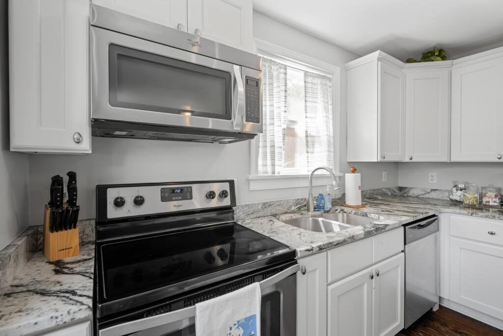 Private House + Yard Central Location To All Rva 리치먼드 외부 사진