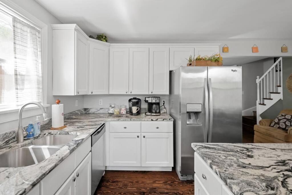 Private House + Yard Central Location To All Rva 리치먼드 외부 사진
